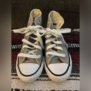 Chuck Taylor Converse All Star Kids Hightop Sneakers Gray Size 11